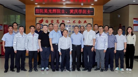 中国工程院院士吴光辉、黄庆学来新疆湘晟调研